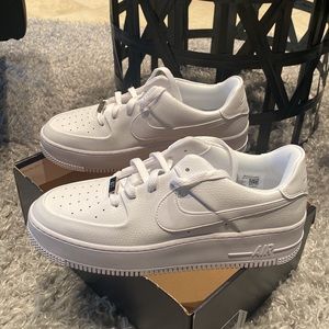 NIB Nike Air Force 1 Sage Low
